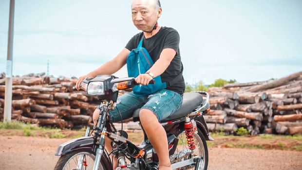 Editan kocak Kakek Sugiono